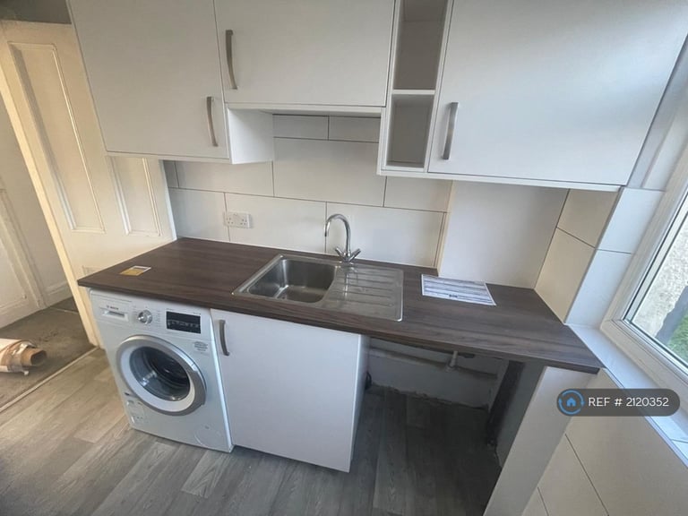 3 bedroom house in Brighton Road, Lancing/ Shoreham, BN15 (3 bed) (#2120352)