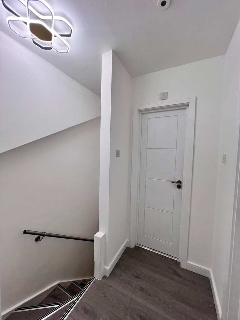 Spacious 5/6 Bedroom, 3 Bathroom House Near Heathrow – Ideal for Company Let – Newly Renovated