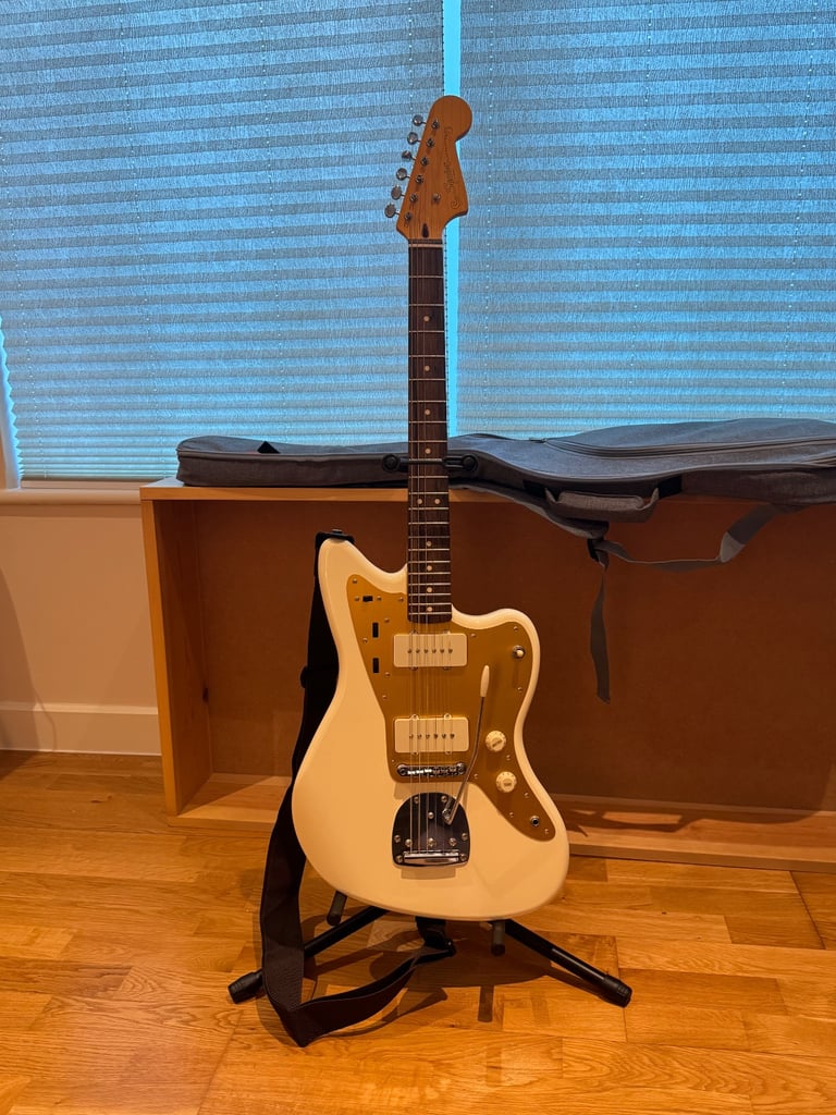 Squier J Mascis Signature Jazzmaster Electric Guitar w/ Extras