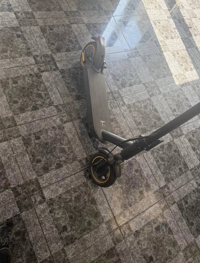 AOVOPRO ESMAX 500W 14.5Ah Dual Suspension Dual Brake 10 inch Tyre Foldable Electric Scooter