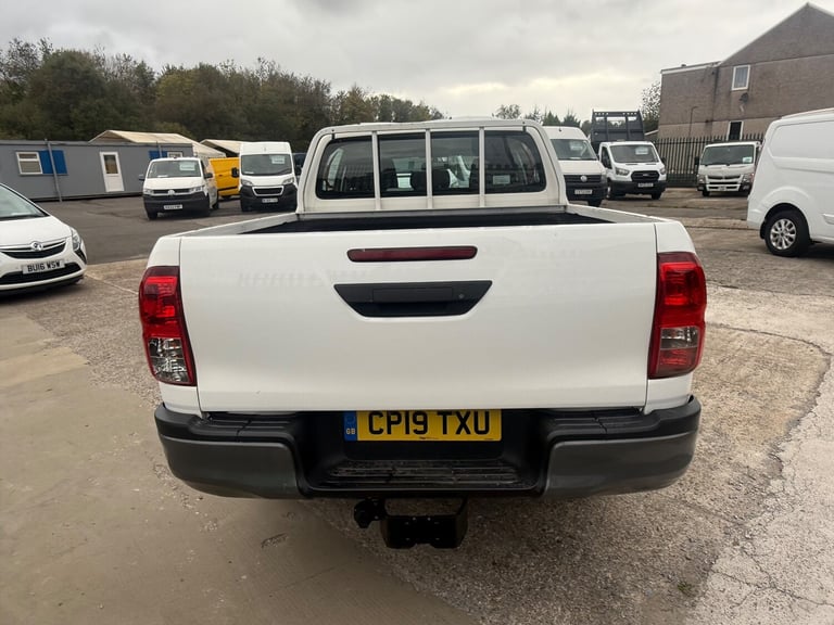 2019 Toyota Hi-lux 2.4 D-4D Active Pickup Double Cab 4dr Diesel Manual 4WD Euro