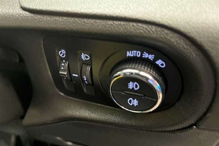 2018 Vauxhall Grandland X 1.5 Turbo D SE 5dr HATCHBACK DIESEL Manual