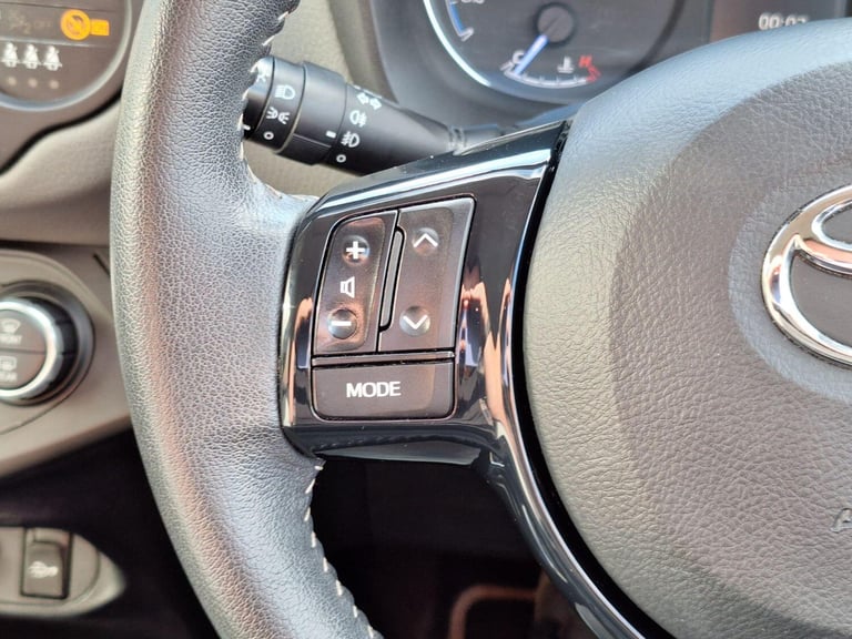 TOYOTA YARIS 1.5 VVT-h Icon Tech 2019