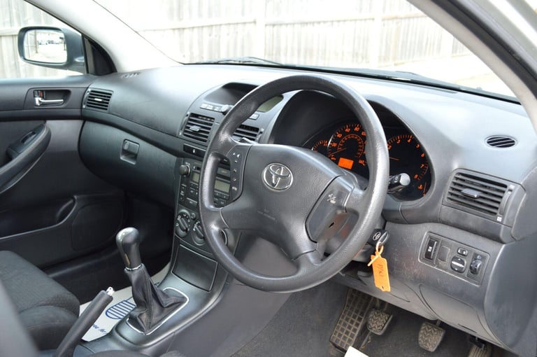 Toyota Avensis 1.8 VVT-i T3-S 5dr Petrol Manual - Image 13