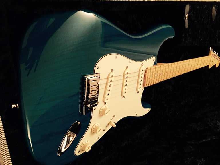image for American Fender Strat Deluxe, Teal with Maple Neck 2002