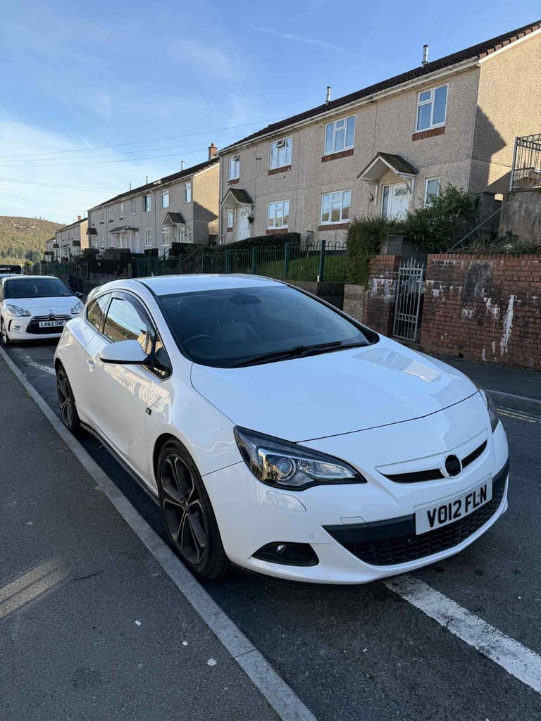 Vauxhall, ASTRA GTC, Hatchback, 2012, Manual, 1686 (cc), 3 doors