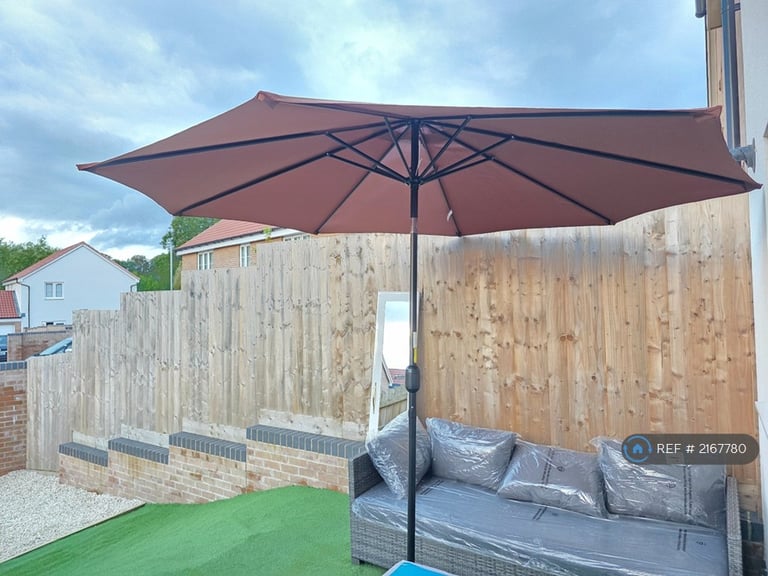 4 bedroom house in Sandpiper Drive, Houndstone, Yeovil, BA22 (4 bed) (#2167780)