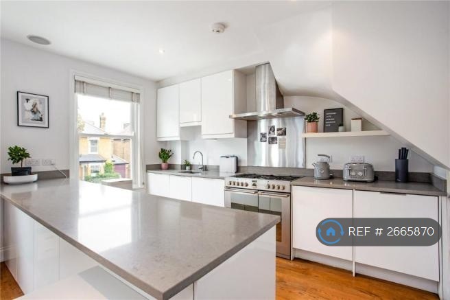 3 bedroom flat in Heathfield Gardens, London, W4 (3 bed) (#2665870)