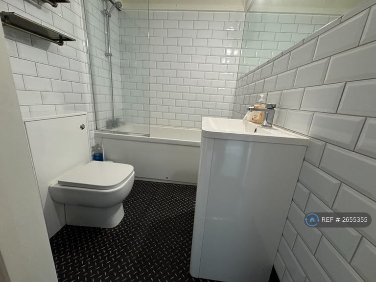 1 bedroom flat in Welch House, Hyde Park, Doncaster, DN4 (1 bed) (#2655355)