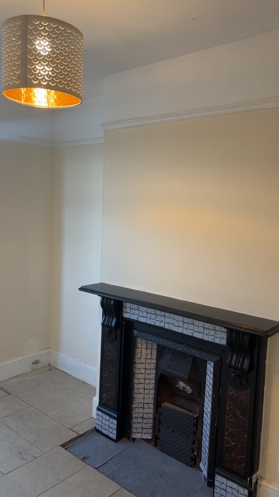 2 bedroom flat with large private garden Chatham 