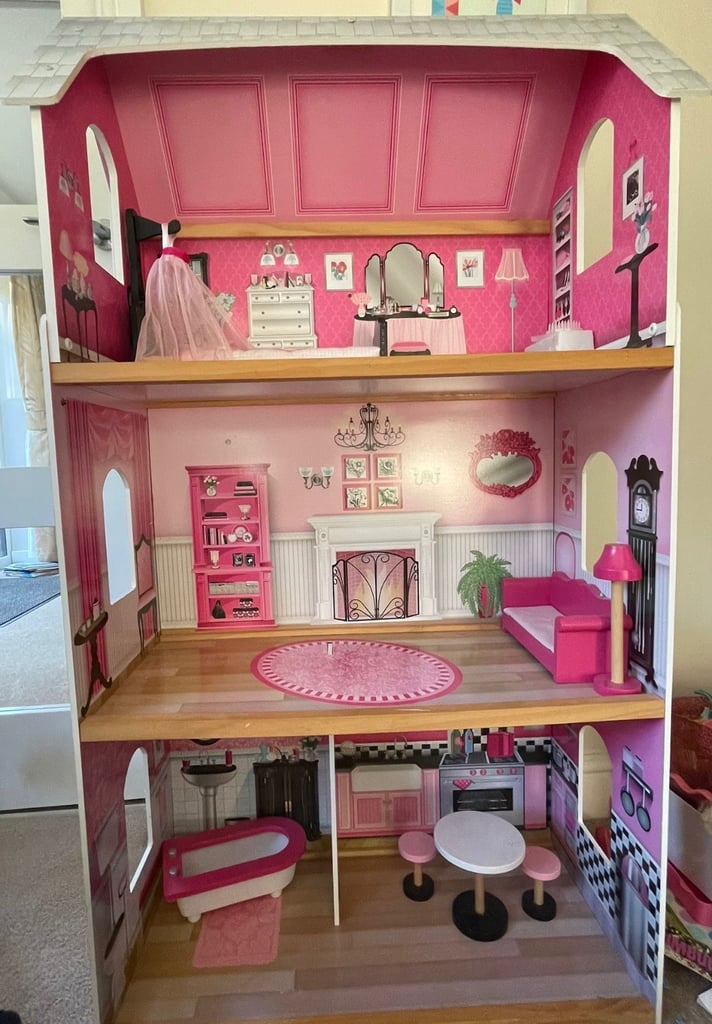 Dolls House with car, furniture and 10 dolls