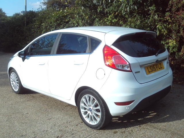 2015 Ford Fiesta 1.0 EcoBoost Titanium 5dr Powershift White 31k Miles FSH Years MOT Warranty HATC...