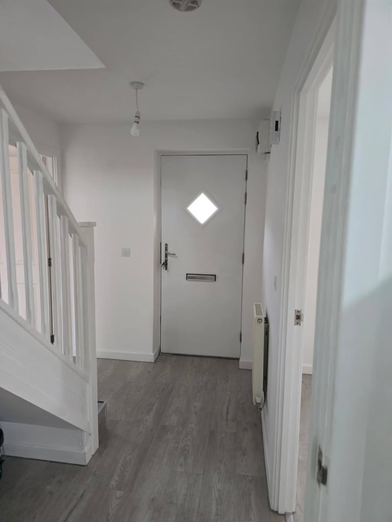 🌟 NEWLY-REFURBISHED 3/4 BED SEMI-DETACHED HOUSE – OXLEY PARK, MK4 🌟 Available Now – £1,695 pcm ***