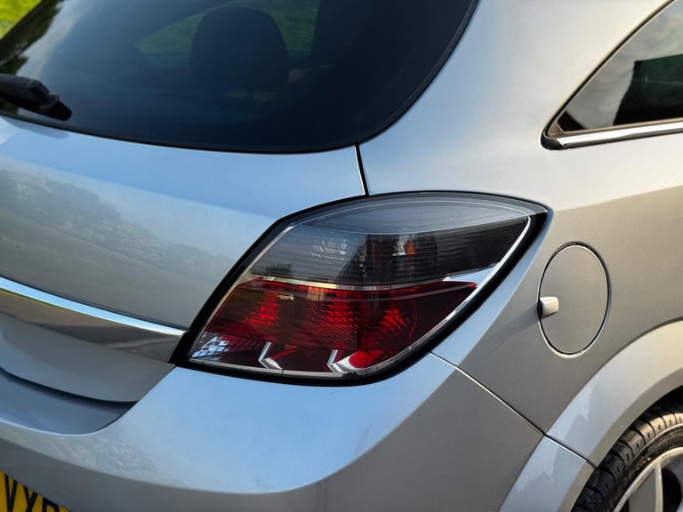VAUXHALL ASTRA 1.8 VVT 16v SRi 2011