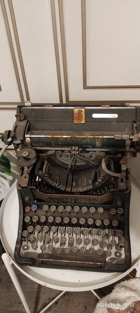 Antique typewriter ancient machine 