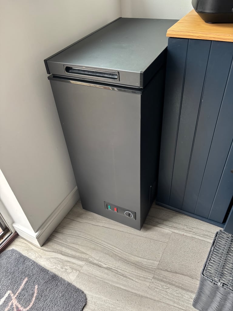 Slimline chest freezer 