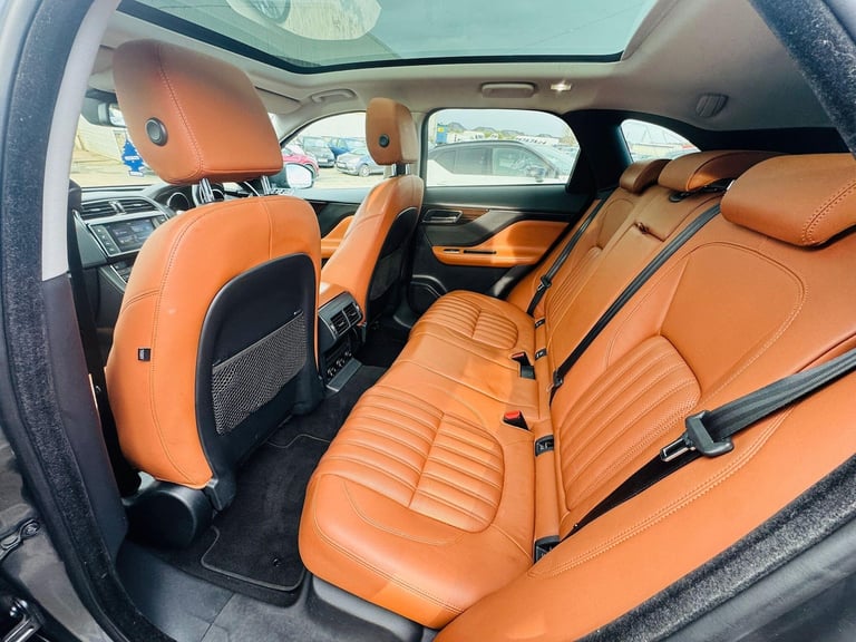 2017 Jaguar F-Pace 2.0d Portfolio 5dr Auto AWD ESTATE DIESEL Automatic