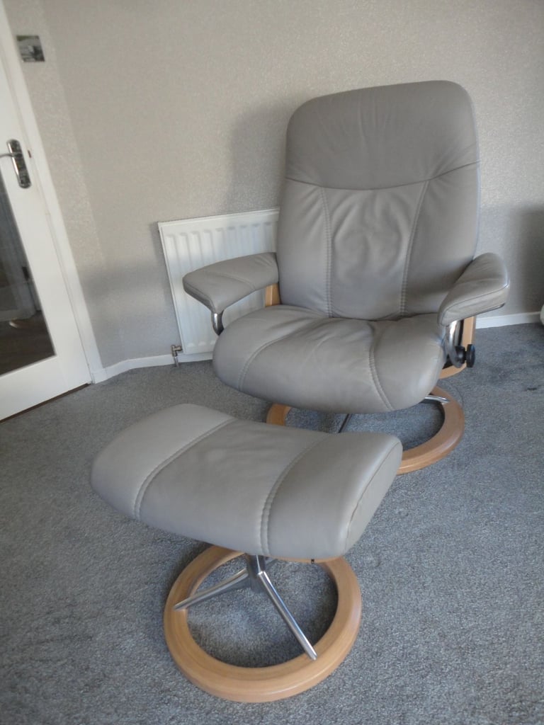 Ekornes stressless large grey leather consul signature recliner chair and footstool