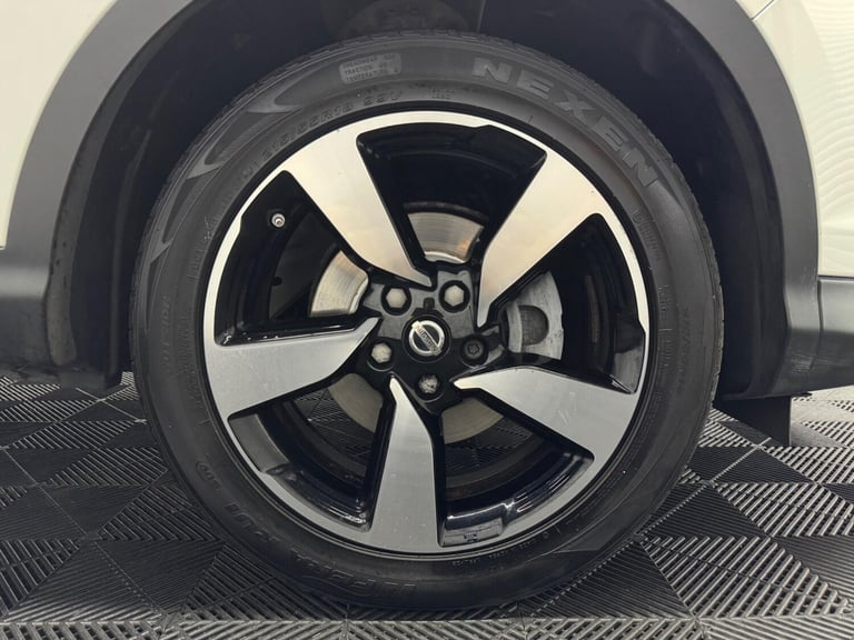 2016 Nissan Qashqai 1.2 DIG-T N-Connecta XTRON 2WD Euro 6 (s/s) 5dr HATCHBACK Petrol Automatic