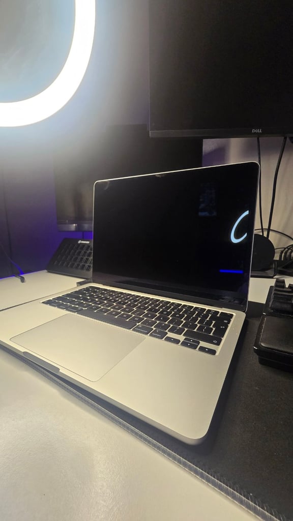 image for MacBook Air 13" (Mid 2022) - £600 / Nearest Offer - Apple M2 - 8 GB - 256 GB - 8-core GPU - QWERTY.