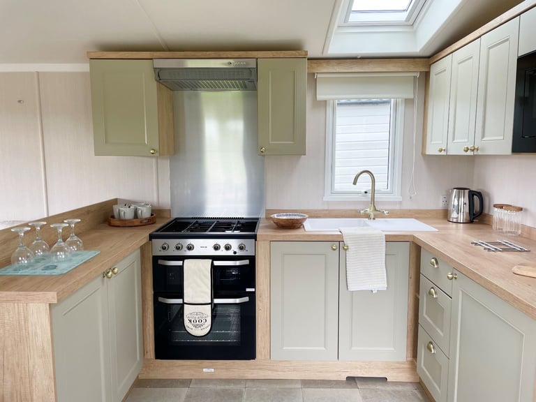 BRAND NEW STATIC CARAVAN FOR SALE AT BROADLAND SANDS HOLIDAY PARK - 11.5 MONTH OWNER SEASON