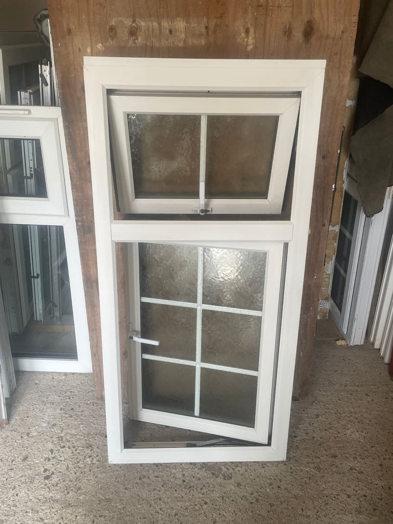 H 131/133 x W 64 cm -  BEAUTIFUL GEORGIAN UPVC DOUBLE GLAZED WINDOW - OBSCURE GLASS (REF: SJ445)