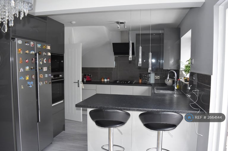 4 bedroom house in Warren Road, Orpington, BR6 (4 bed) (#2664144)