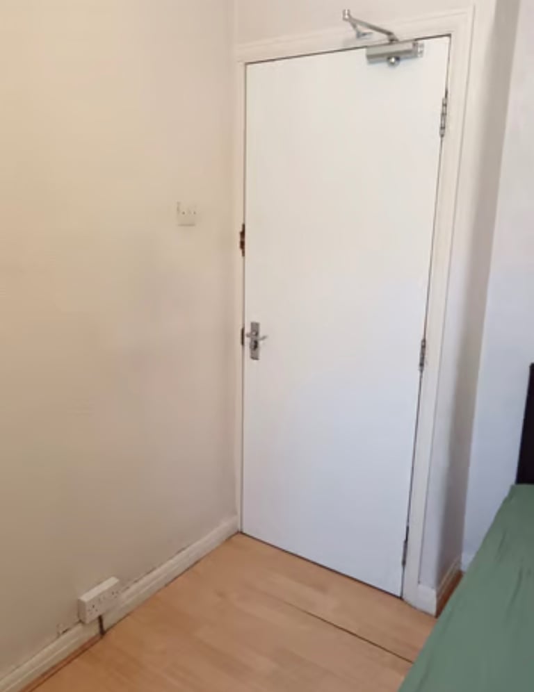 (Not a studio)Single room including bills Postcode IG2 6QS