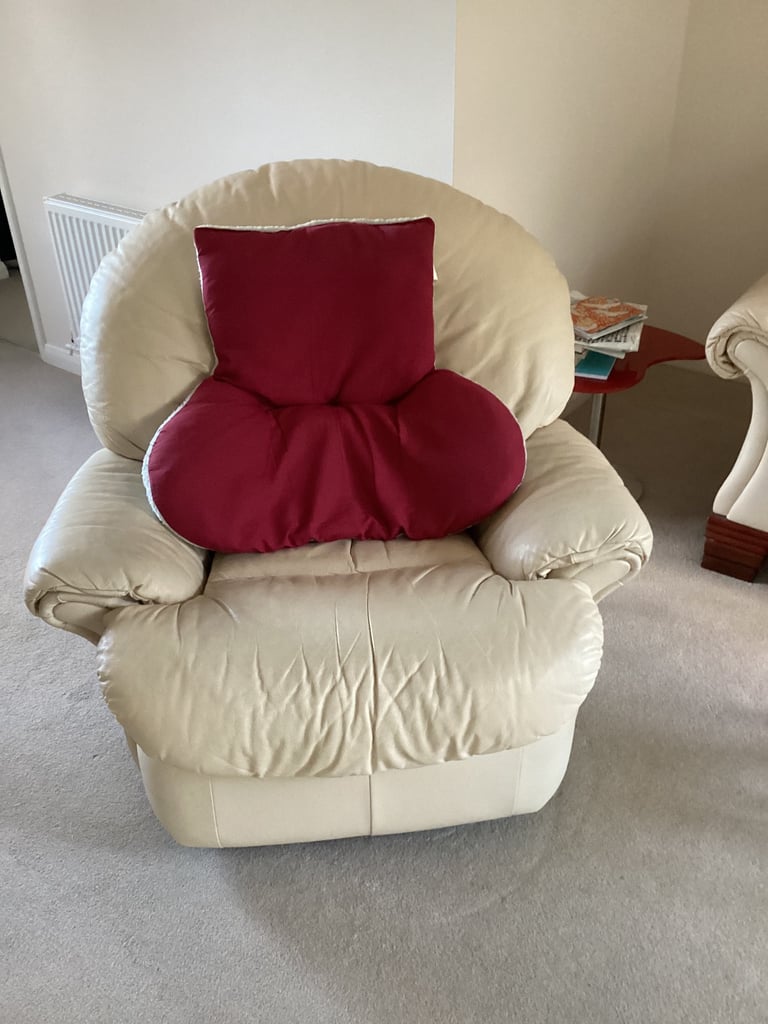 QUALITY SOFA AND RECLINERS