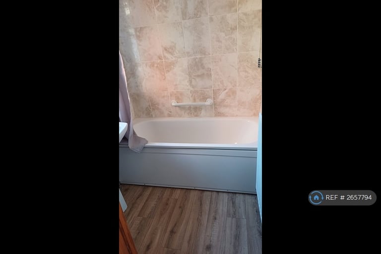 2 bedroom house in Victoria Street, Hemsworth, Pontefract, WF9 (2 bed) (#2657794)
