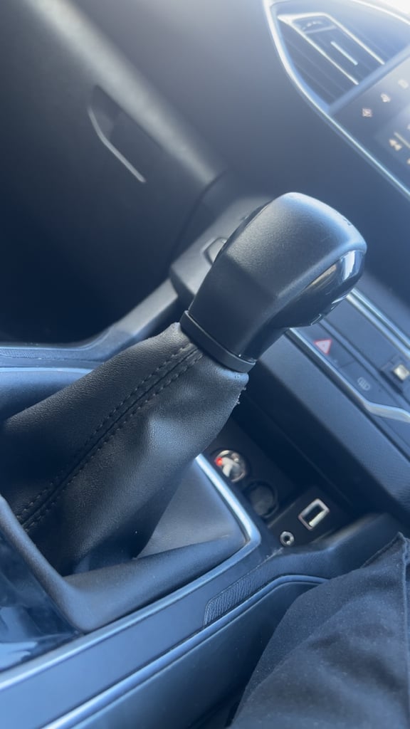 Peugeot, 308, Hatchback, 2015, Manual, 1560 (cc), 5 doors