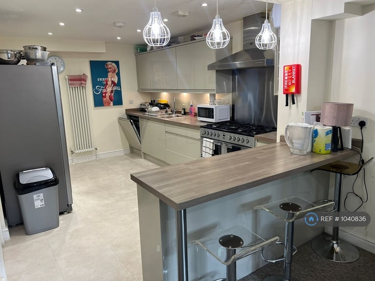 1 bedroom in Barrow Hill Close, Worcester Park, KT4 (#1040836)