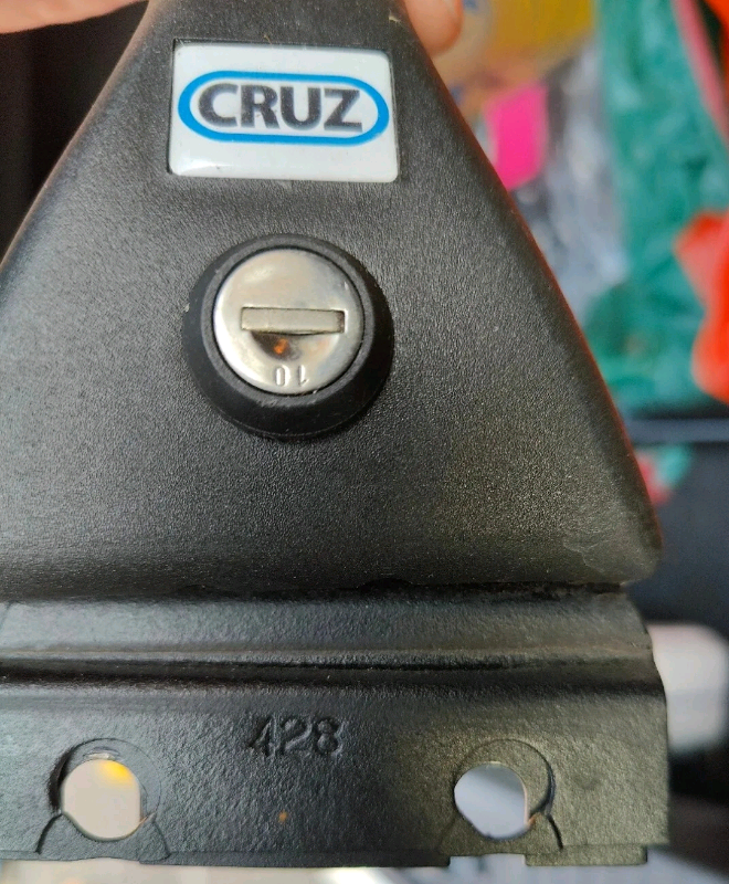 2 Cruz Roof Rack Bars With Keys 26 R-033015 26r033015 26r 033015