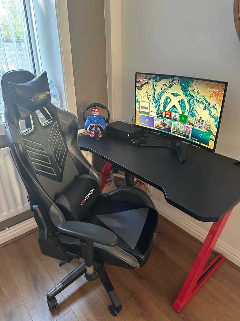 image for Full gaming set up. Xbox S 1tb, pad, headset, chair, monitor, table