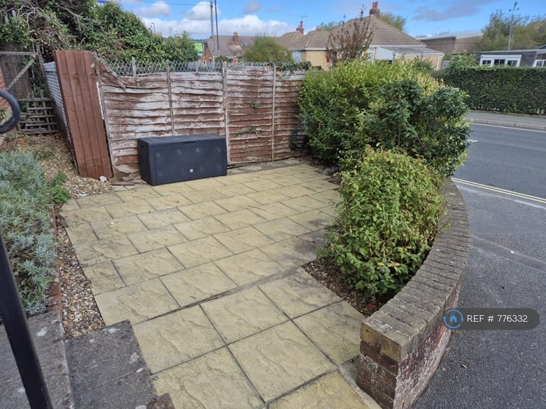 2 bedroom flat in Chatsworth Mews, Sandown, PO36 (2 bed) (#776332)