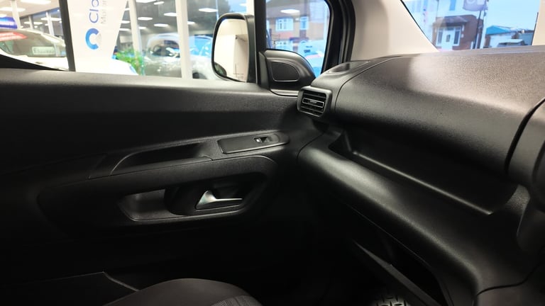 2020 Vauxhall Combo Life 1.2 Turbo 130 Energy 5dr AUTO PETROL 33000 MILES MPV Petrol Automatic