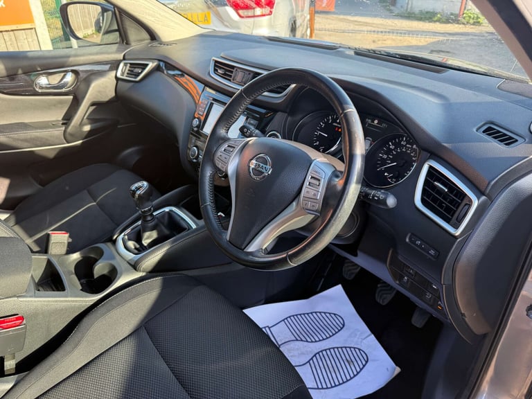 2015 Nissan Qashqai 1.6 DiG-T N-Tec+ 5dr HATCHBACK PETROL Manual