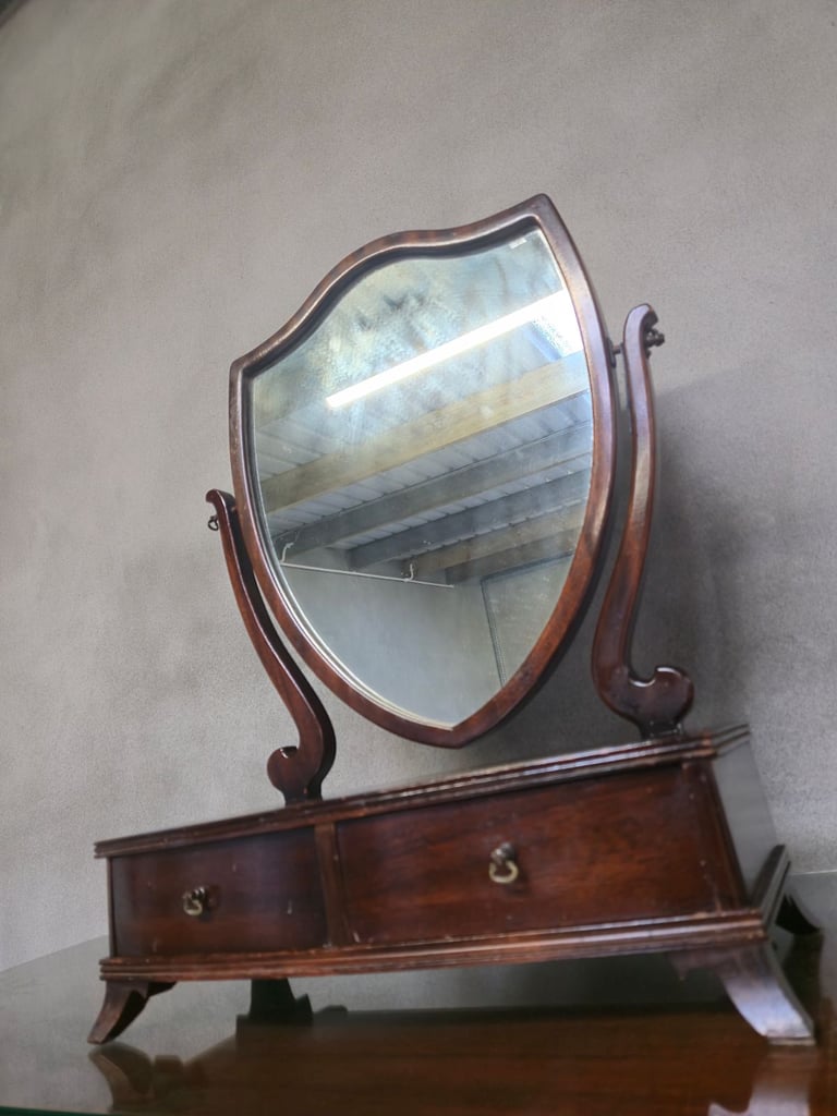 An early 20th century mahogany dressing table or toilet mirror