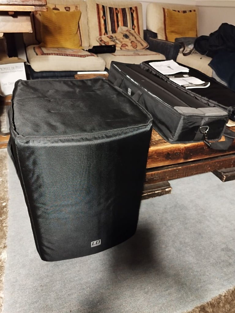 LD Systems MAUI 28 G2 Column PA System with two Tower Speakers and Cover and Bag