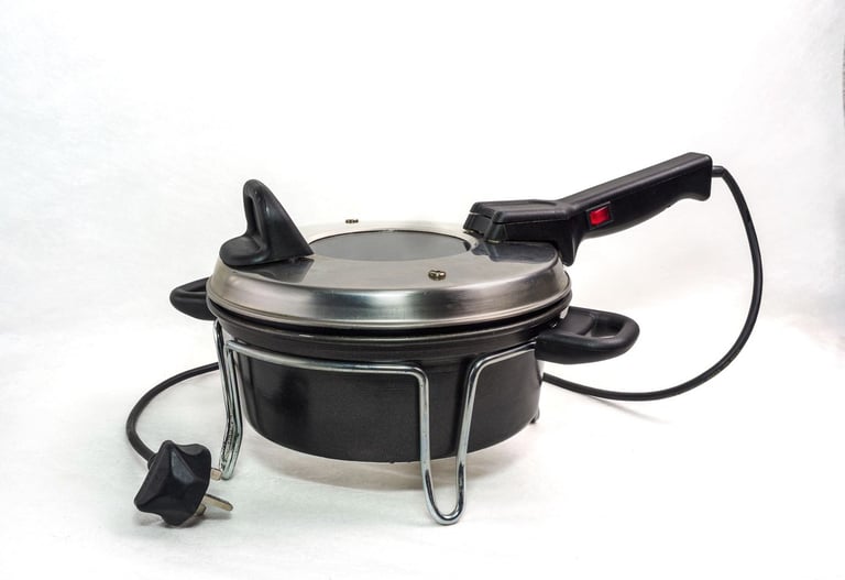 image for Ramoska Standard 2 litre electric mini oven 