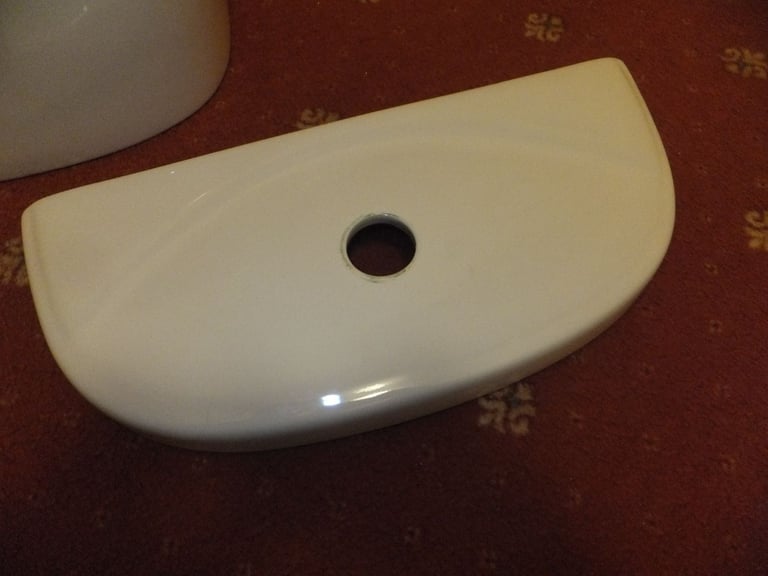 WHITE TOILET CISTERN CERAMIC TOP / CASE CLOSE COUPLED EXELLENT CONDITION