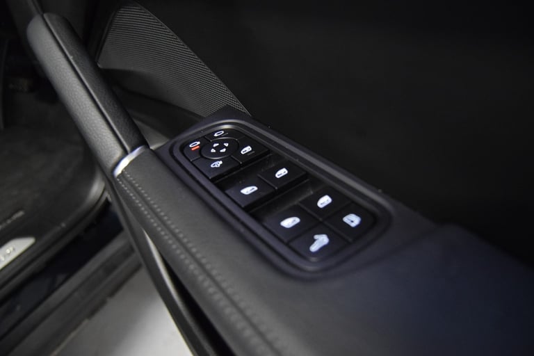 PORSCHE CAYENNE 3.0 V6 E-Hybrid 17.9kWh Platinum Edition 2022