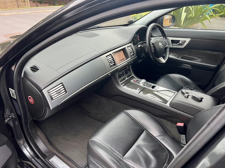 2013 JAGUAR XF PREMIUM 3.0D V6 AUTO 8ZF