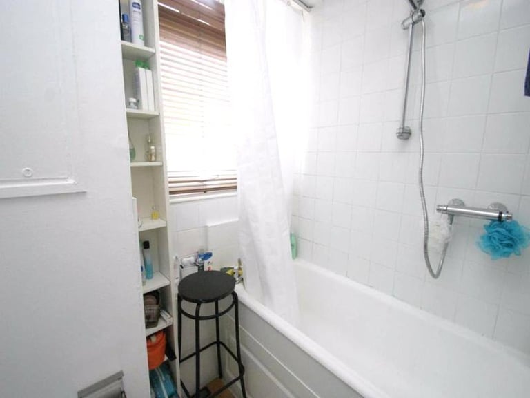 🏠 Bright and cozy room available in the vibrant area of Seven Sisters 