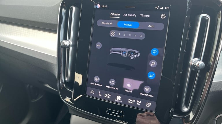 2025 Volvo XC40 2.0 B4 MHEV Plus Black Edition DCT Auto Euro 6 (s/s) 5dr ESTATE Petrol/Electric H...