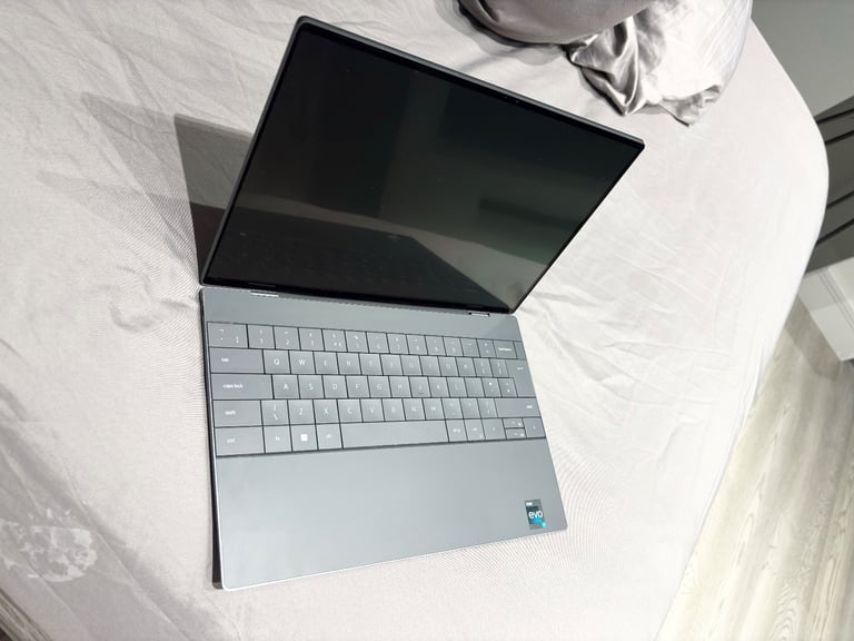DELL XPS 13 PLUS 9320 TOUCHSCREEN LAPTOP OLED 4K I7 12 GEN,512 GB,16GB RAM,WIN 11 (CAM NOT WORKING)