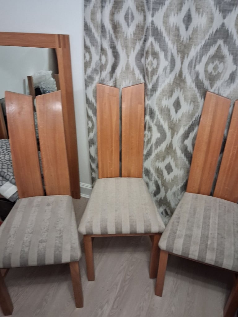 image for Extendable flip flop table plus set of 4 solid oak chairs 