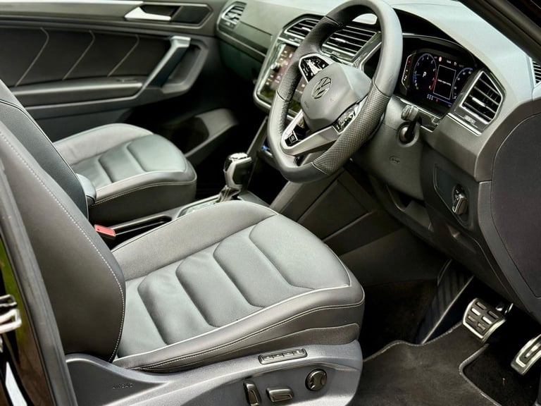 2023 Volkswagen TIGUAN R- Line Pan/r Cameras Full Service History heated steering