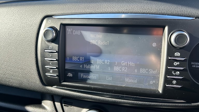 2019 Toyota Yaris 1.5 VVT-i Y20 5dr [Bi-tone] HATCHBACK PETROL Manual