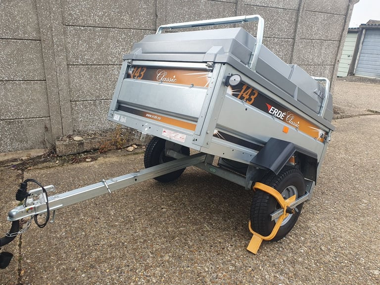 Erde 143 Trailer with lockable hard top and load bars